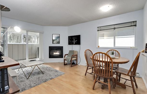 8 3250 W 4TH AVENUE Kitsilano