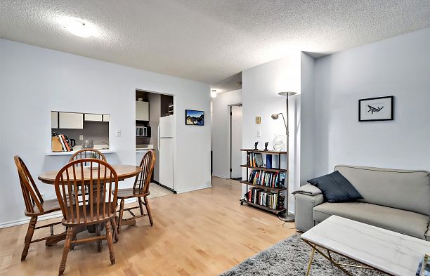 8 3250 W 4TH AVENUE Kitsilano