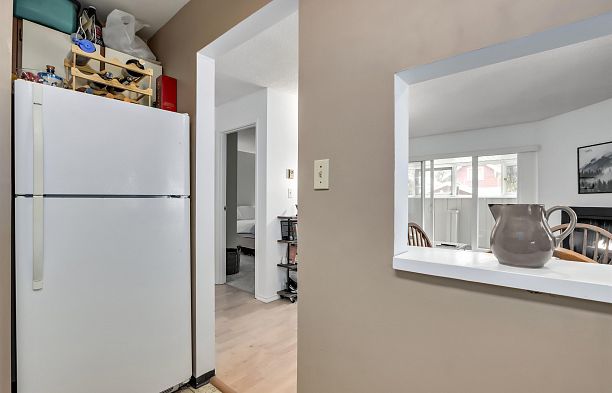 8 3250 W 4TH AVENUE Kitsilano