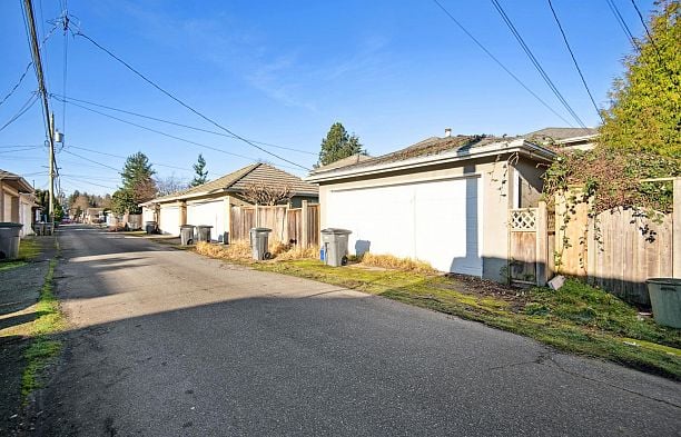 2760 W 20TH AVENUE Arbutus