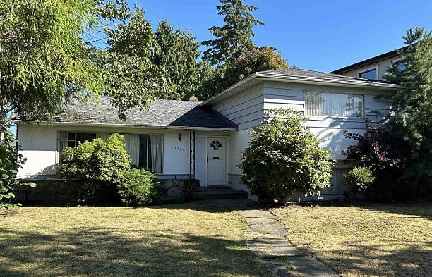 2621 MCBAIN AVENUE Quilchena