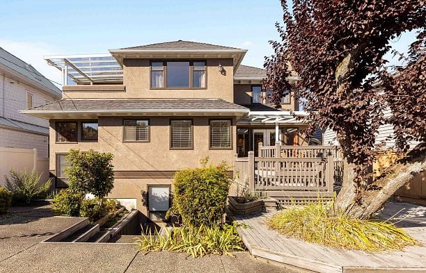 2728 OLIVER CRESCENT Arbutus