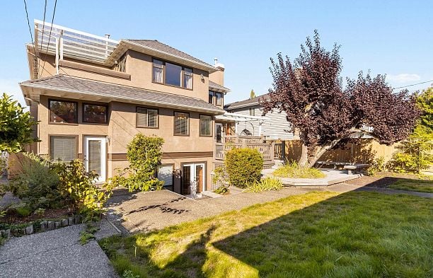 2728 OLIVER CRESCENT Arbutus