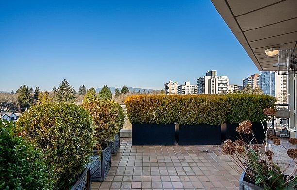 PH1 5700 LARCH STREET Kerrisdale