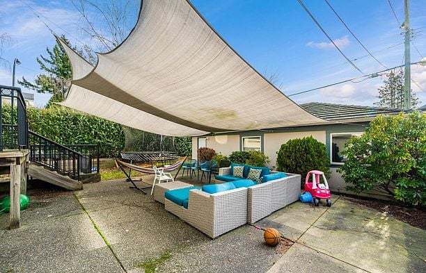 2402 W 19TH AVENUE Arbutus