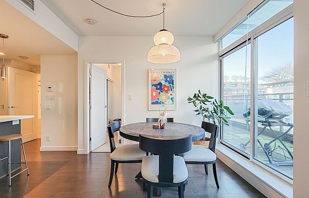 615 38 W 1ST AVENUE False Creek