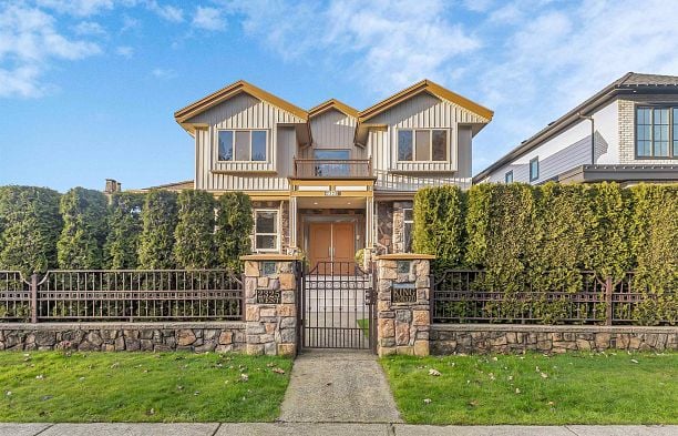 2325 W KING EDWARD AVENUE Arbutus