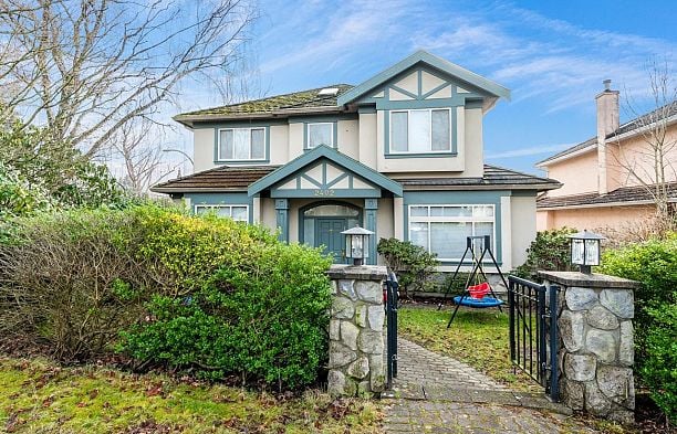 2402 W 19TH AVENUE Arbutus