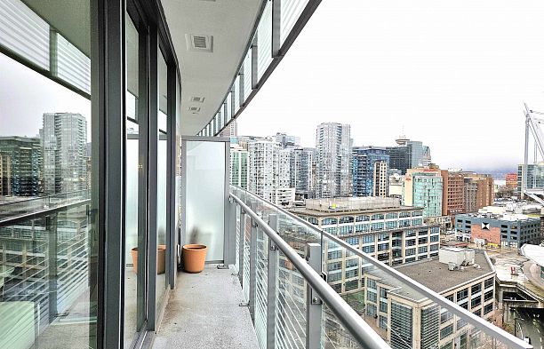 1907 89 NELSON STREET Yaletown