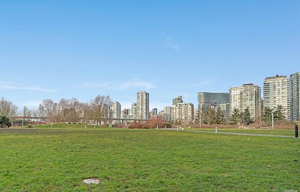 725 159 W 2ND AVENUE False Creek