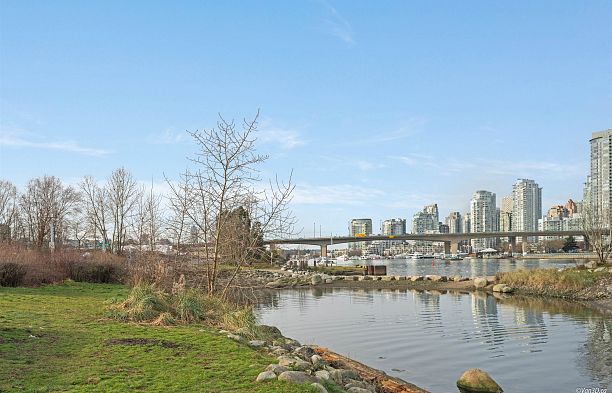 725 159 W 2ND AVENUE False Creek