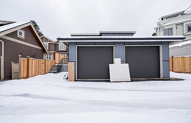 2835 OLIVER CRESCENT Arbutus