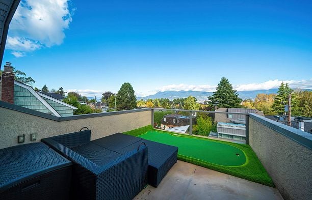 4333 LOCARNO CRESCENT Point Grey