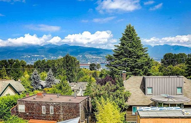 4333 LOCARNO CRESCENT Point Grey