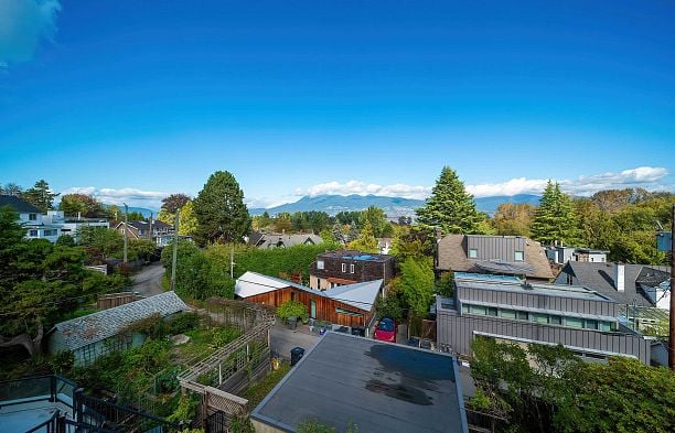 4333 LOCARNO CRESCENT Point Grey