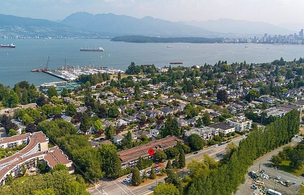 205 3875 W 4TH AVENUE Point Grey