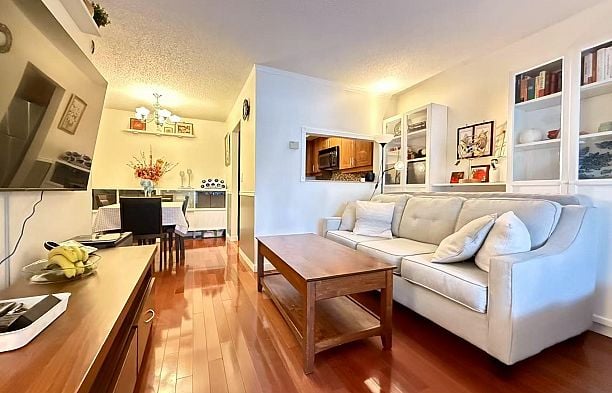 205 3875 W 4TH AVENUE Point Grey