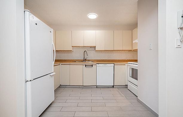 202 8645 OSLER STREET Marpole