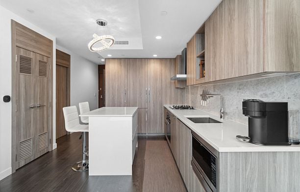 1707 1768 COOK STREET False Creek