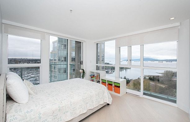 2201 907 BEACH AVENUE Yaletown