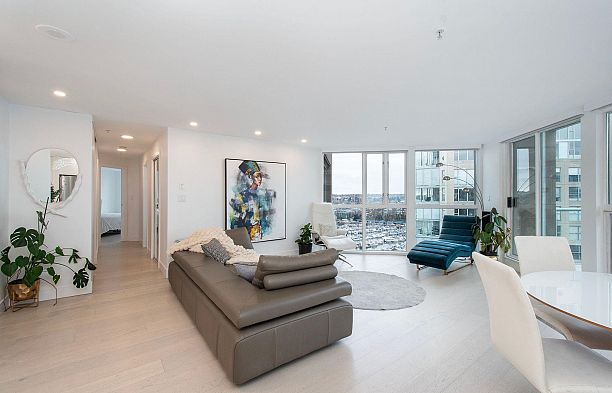 2201 907 BEACH AVENUE Yaletown