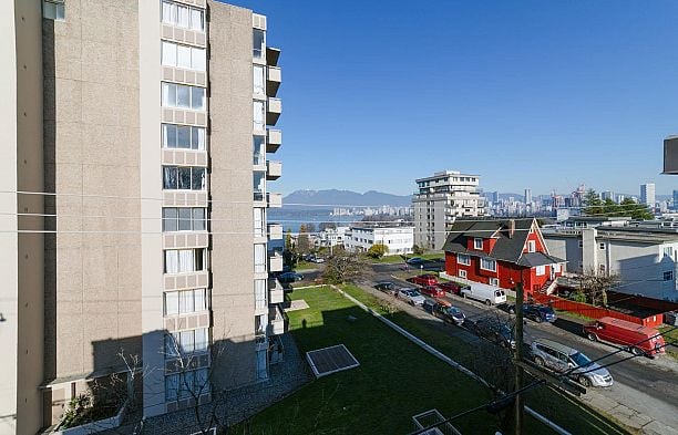 3 1855 VINE STREET Kitsilano