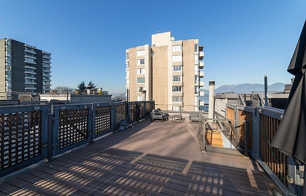 3 1855 VINE STREET Kitsilano