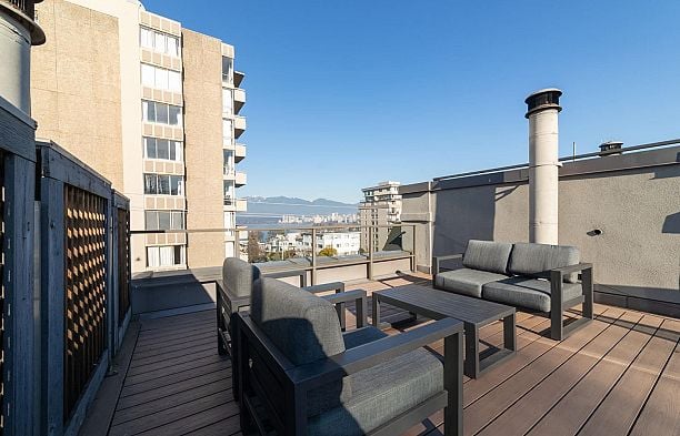 3 1855 VINE STREET Kitsilano