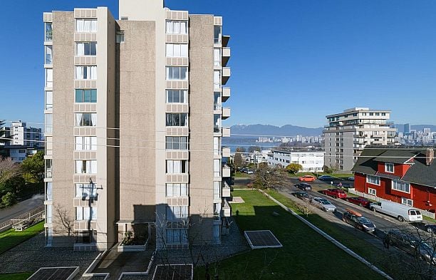 3 1855 VINE STREET Kitsilano