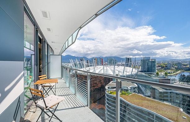 2714 89 NELSON STREET Yaletown