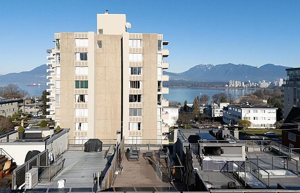 3 1855 VINE STREET Kitsilano