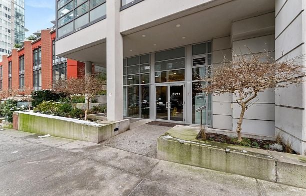 802 1211 MELVILLE STREET Coal Harbour