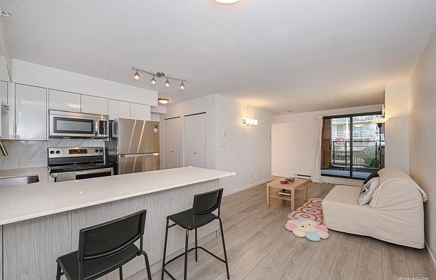 211 488 HELMCKEN STREET Yaletown