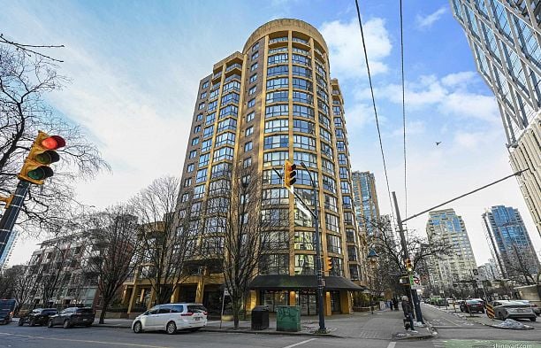 211 488 HELMCKEN STREET Yaletown