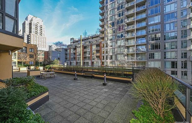 211 488 HELMCKEN STREET Yaletown