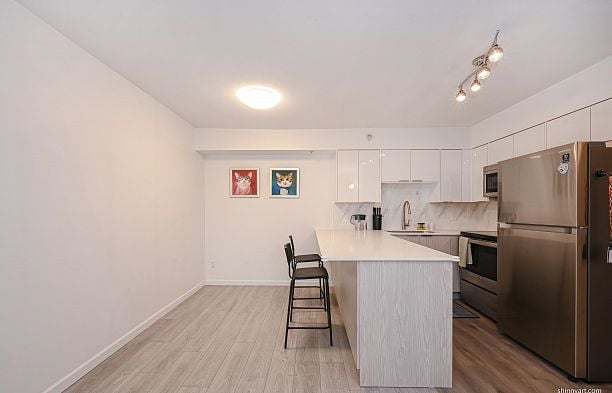 211 488 HELMCKEN STREET Yaletown