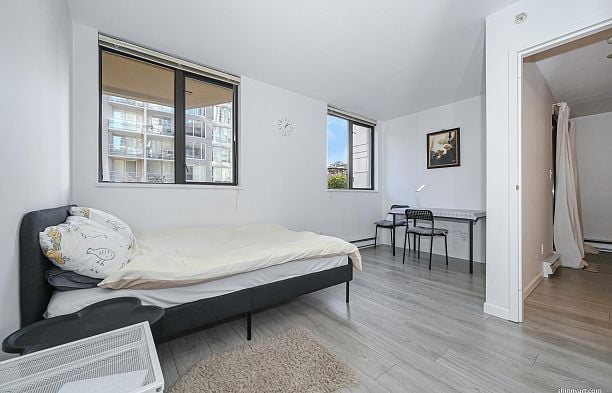 211 488 HELMCKEN STREET Yaletown