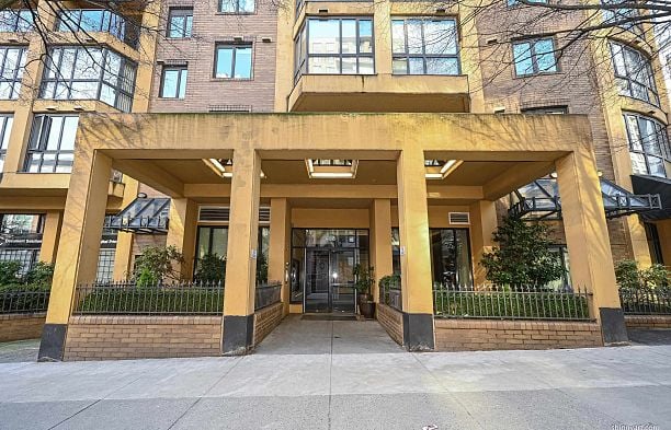 211 488 HELMCKEN STREET Yaletown