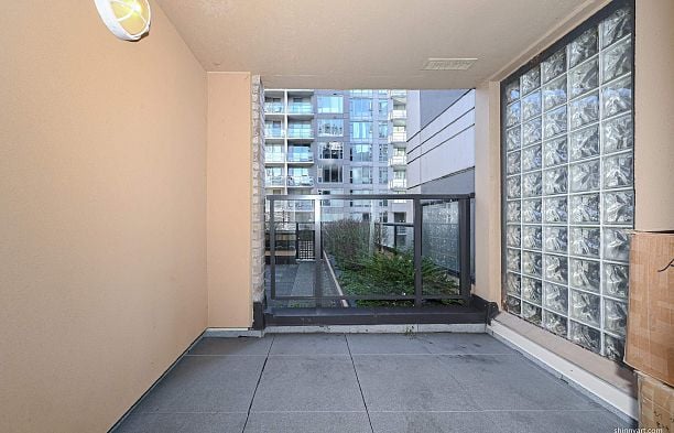 211 488 HELMCKEN STREET Yaletown