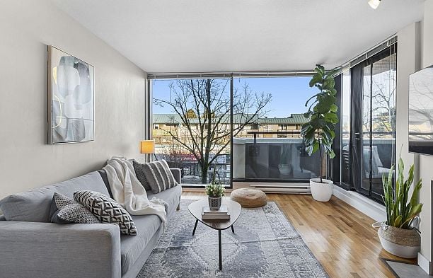 307 2525 BLENHEIM STREET Kitsilano