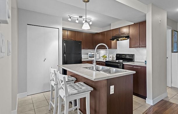 307 2525 BLENHEIM STREET Kitsilano