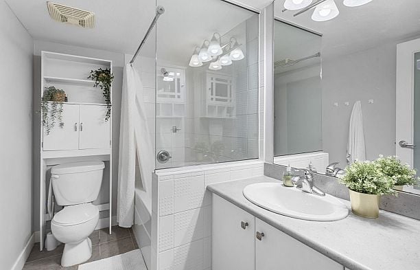 307 2525 BLENHEIM STREET Kitsilano