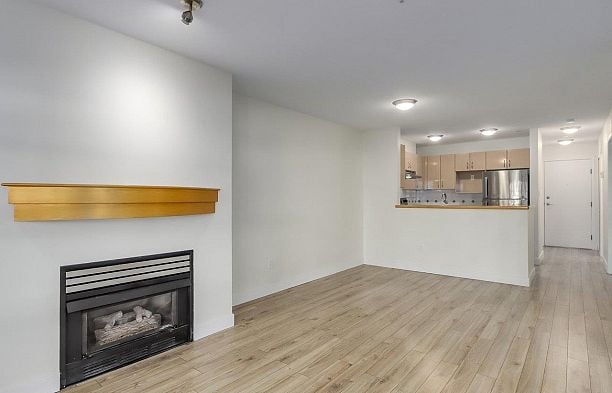 211 2983 W 4TH AVENUE Kitsilano