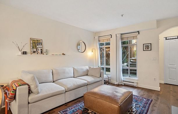 3076 W 4TH AVENUE Kitsilano