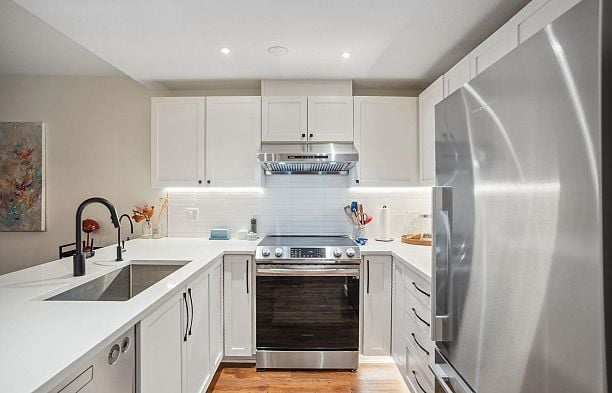 3076 W 4TH AVENUE Kitsilano