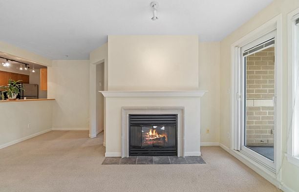 211 2161 W 12TH AVENUE Kitsilano