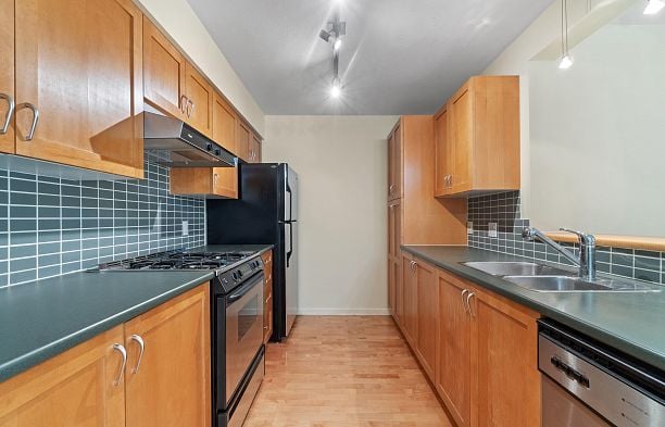 211 2161 W 12TH AVENUE Kitsilano