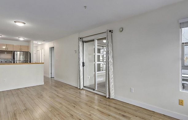 211 2983 W 4TH AVENUE Kitsilano