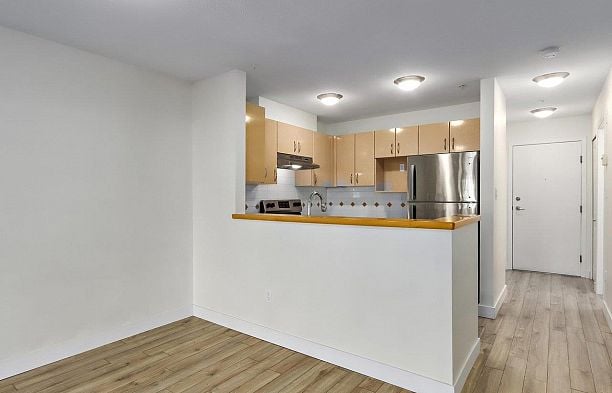 211 2983 W 4TH AVENUE Kitsilano