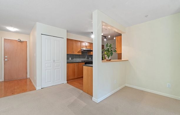 211 2161 W 12TH AVENUE Kitsilano